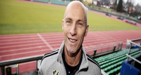 سوانزي سيتي ينهي تعاقده مع الأمريكي بوب برادلي 